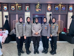 Torehkan Prestasi, 5 Srikandi Polwan Polda Jatim Raih Penghargaan dari Kapolri