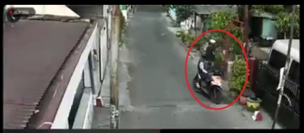 Motor Ojol Diparkir Dalam Rumah di Mojokerto Dicuri, 2 Pelaku Terekam CCTV
