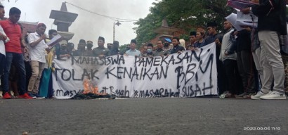 Protes Kenaikan Harga BBM, Ratusan Massa Gelar Aksi di Gedung DPRD Pamekasan