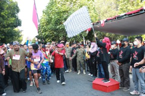 Gempita Kemerdekaan ke-77 RI, Ribuan Peserta Ikuti Lomba Jalan Cepat Pare-Kediri
