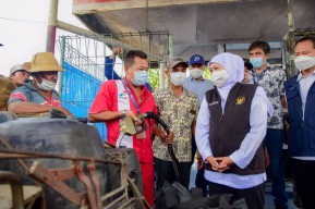 Khofifah Pastikan Stok dan Distribusi Solar Bagi Nelayan di Lamongan Aman
