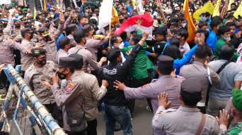 Mahasiswa di Tulungagung Ricuh saat Demo Tolak Kenaikan Harga BBM