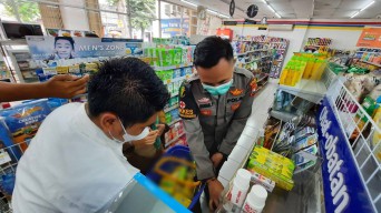 Dinkes Kabupaten Mojokerto Sidak Apotek dan Minimarket, Ini Hasilnya