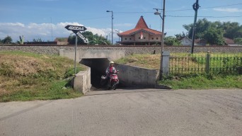 Nekat! Komplotan Maling Gasak Aset PT KAI Bawa Mobil