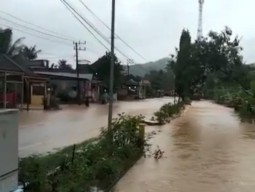 Hujan Deras Sebabkan Banjir dan Tanah Longsor Hingga Renggut Korban Jiwa