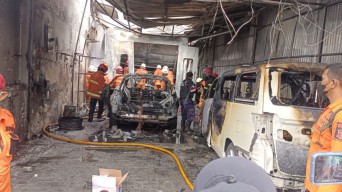 Bengkel Terbakar, Tiga Mobil Hangus Tinggal Rangka