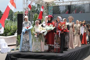 Melalui Santri Fashion Week, Mundjidah Ingin Batik Jombang Tembus Pasar Dunia