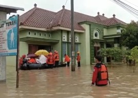 Banjir Lumpuhkan Kecamatan Sutojayan Blitar, Ratusan Warga Dievakuasi