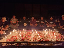 Suporter Pamekasan hingga Bojonegoro Doa Bersama untuk Korban Tragedi Kanjuruhan