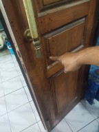 Kawanan Bandit Bertopeng Satroni Rumah dan Bacok Korban