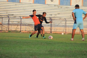 Giatnya Syarful Mudawam, Pemain Persela yang Tetap Berlatih di Tengah Libur Tim
