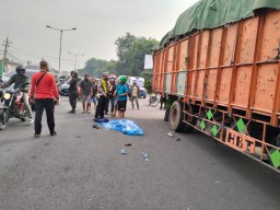 Pelajar Sidoarjo Tewas Tabrak Truk Parkir