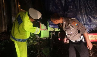 Motor Senggol Truk Parkir di Mojokerto, Pria asal Nganjuk Tewas