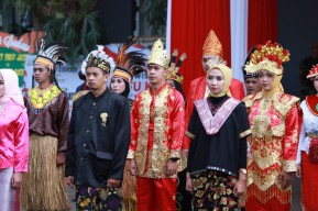 Saat ASN di Pemkot Batu Kenakan Baju Adat Nusantara