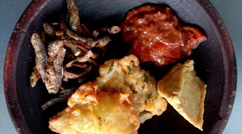 Mencicipi Sensasi Sambal Wader Kebomas Gresik