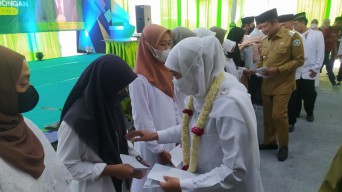 Gubernur Jatim Khofifah Resmikan Masjid SMKN 1 Lamongan, Ini Pesannya