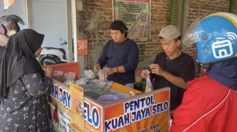 Cerita Mantan Debt Collector yang Kini Jualan Pentol, Omzet Rp45 Juta Per Bulan