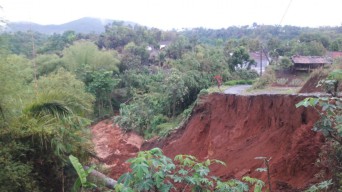 Pilihan Pembaca: Jalan Putus, Pondok Gontor Banjir, Perahu Penyeberangan