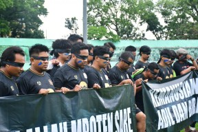 Jurnalis Malang Raya Gelar Aksi Tutup Mata dan Cuci Tangan, Sindir Siapa?