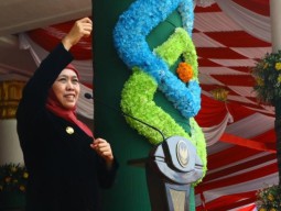 Khofifah Ajak Santri Berdaya dan Siaga Menjaga Martabat Kemanusiaan