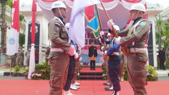Ratusan Pelajar Sambut Kirab Pataka Jer Basuki Mawa Beya