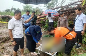 Mayat Wanita Ditemukan Tersangkut Ranting di Sungai Kalilanang Kediri