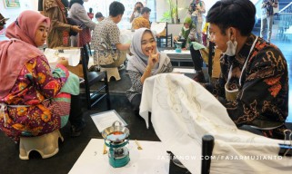 Hotel Ini Ajak Anak-anak Berkebutuhan Khusus Membatik
