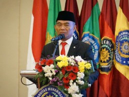 Menko PMK Ingatkan BPOM Turut Awasi Obat Sirop Impor