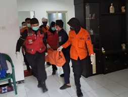 Seorang Nenek Ditemukan Tewas Gantung Diri di Pintu Kamar Mandi
