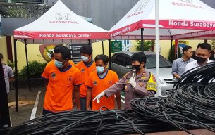 Duh... Aksi Komplotan Pencuri ini Bisa Bikin Kereta Api Bertabrakan