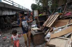 Pemkot Surabaya Relokasi Warga Kampung 1001 Malam