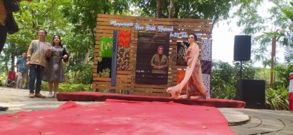 Emak-emak dan Penyandang Disabilitas Meriahkan Fashion Show di Telaga Lamongan