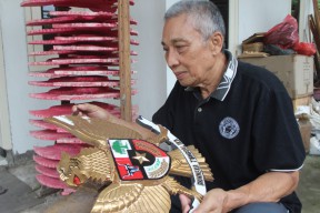 Cerita Perajin Burung Garuda yang Sepi Pembeli Sejak Pandemi