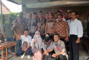 Raja Juli Minta Kader PSI Rajin Sowan ke Kiai