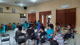 Kabur saat Dirazia, Manusia Silver Nyemplung Selokan