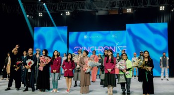 Kolaborasi KLT New dan Glads Collection Rahasia Pesona Surabaya Fashion Parade