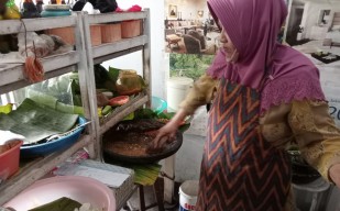 Pilihan Pembaca: Rujak Cingur, Tangisan Jelang Maghrib, Uni Humaira