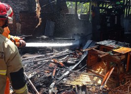 Rumah Produksi di Kota Batu Terbakar, Kerajinan Kayu Siap Jual Hangus