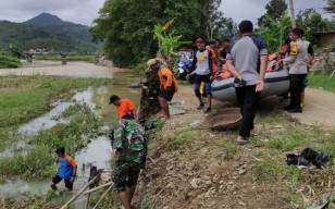 Bocah Tenggelam di Sungai Grindulu Belum Ditemukan, Tim SAR Terkendala Hujan
