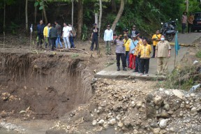 Golkar Jatim Janji Beri Bantuan Susulan untuk Korban Banjir