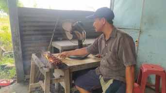 Sate Kambing Muda Cak Sahadi Lamongan, Kulineran Sambil Cuci Mata