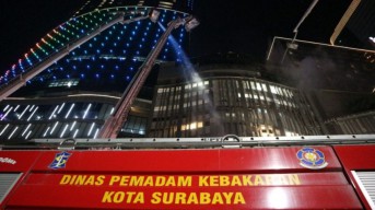 Kapan Kamu Tahu Traffic Light di Surabaya Dihijaukan saat Damkar Meluncur ke TKP