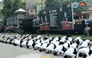 Buher Pimpin Sujud Massal di Polresta Malang Kota, Maaf atas Tragedi Kanjuruhan