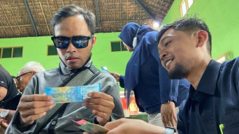 40 Tunanetra Dikenalkan Uang Rupiah Baru Emisi 2022