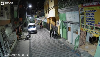 Motor Mahasiswa asal Gresik Dicuri di Gubeng Surabaya, Pelaku Terekam CCTV