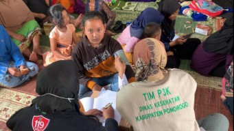 Warga Ponorogo Ngungsi ke Masjid Hindari Longsor Susulan