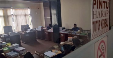 6 Perangkat Desa di Sampang Dipecat, Warga Wadul DPRD
