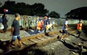 Petaka 2 Bocah SD Tersambar Kereta di Surabaya: 1 Tewas, 1 Terluka