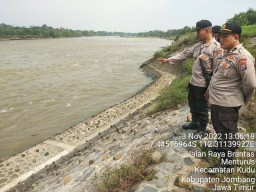 2 Pelajar Dilaporkan Hilang Tenggelam saat Mandi di Sungai Brantas
