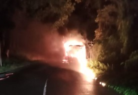 Bus Pariwisata Terbakar di Jalan Raya Babat-Jombang